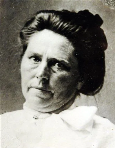 Belle Gunness: The Indiana Widow Who Buried Her Suitors On Her Pig Farm